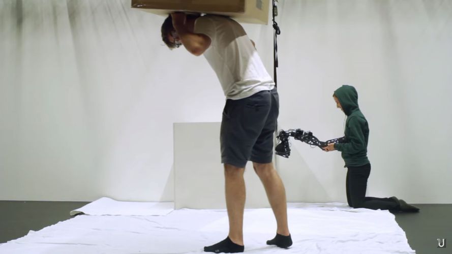 [*(Rencontre) artistique/robotique (autour du geste)*](http://artsciences.u-bordeaux.fr/post/129555229413/poppycomacina){target='_blank' rel='noopener noreferrer'}, for the "Arts & Sciences Residencies" program of the university of Bordeaux