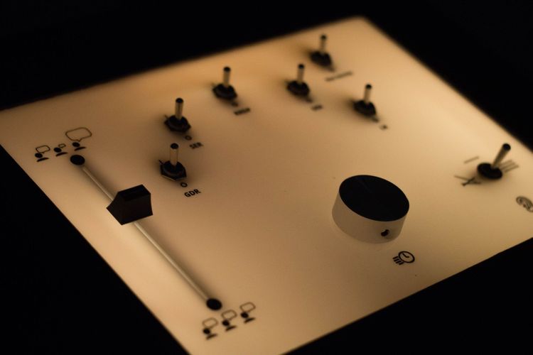 Close-up on the control panel. It gives to the public the ability to turn on/off each political group / instrument family, modulate playing speed, notes arrangement and intensity. The backlight reacts to the volume intensity.