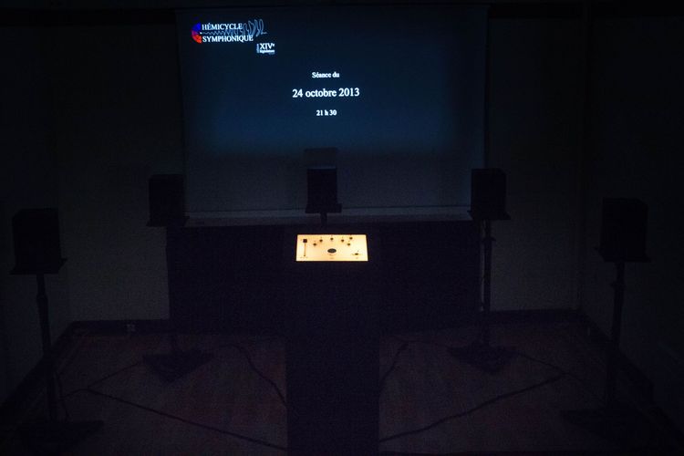 View of the installation during 2017 CURIOSITas festival, at Paris-Saclay university.