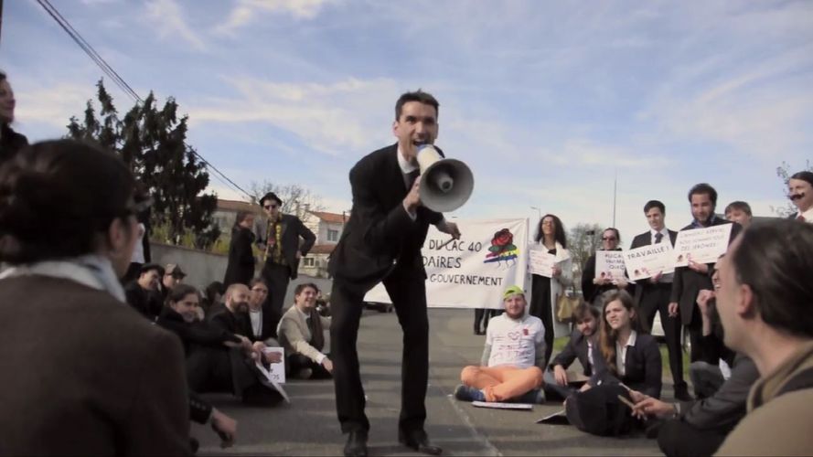 2013 - A short documentary made in a day during a Kino Session, about an ironical right wing protest.